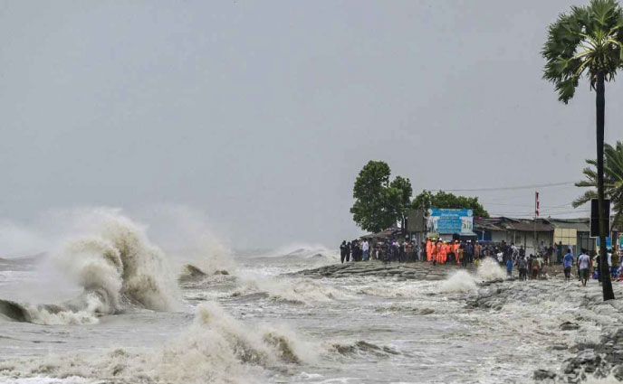 খুলনার কাছাকাছি ঘূর্ণিঝড় ‘রিমাল’, দুর্বল হতে লাগতে পারে ৩ ঘণ্টা