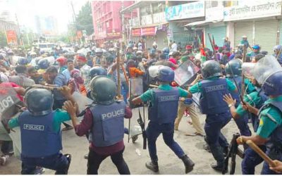 খুলনায় শিক্ষার্থী-পুলিশ ধাওয়া-পাল্টা ধাওয়া, সংঘর্ষ