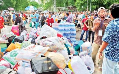 ভেদাভেদ ভুলে দুর্গতদের পাশে দাঁড়াচ্ছেন সবাই