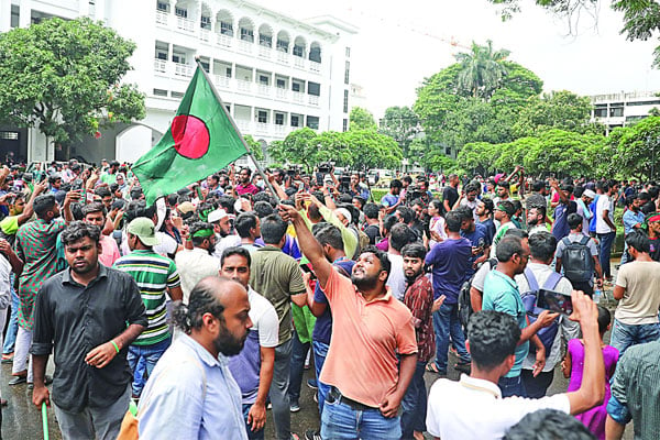 জুডিসিয়াল ক্যু থেকে রক্ষা পেল বাংলাদেশ