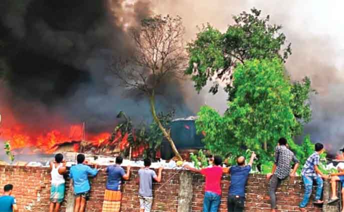 আশুলিয়া গাজীপুরে বন্ধ পৌনে দুইশ কারখানা