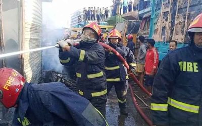 তেজগাঁওয়ে ট্রাকস্ট্যান্ডে আগুন, নিয়ন্ত্রণে ৩ ইউনিট